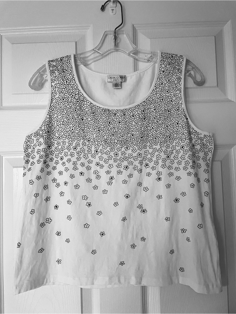 EUC Casual Corner White Floral Sequin Sleeveless Tank Top